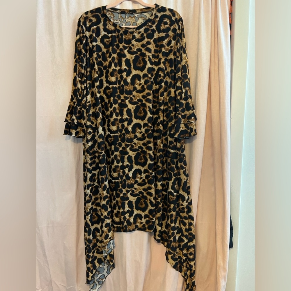 RESERVED Leopard ruffle sharkbite tunic